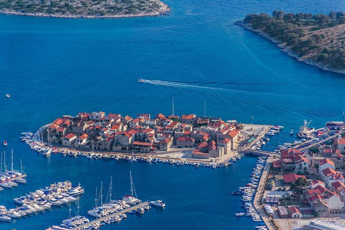 Four Winns 210 Horizon | Black Pearl