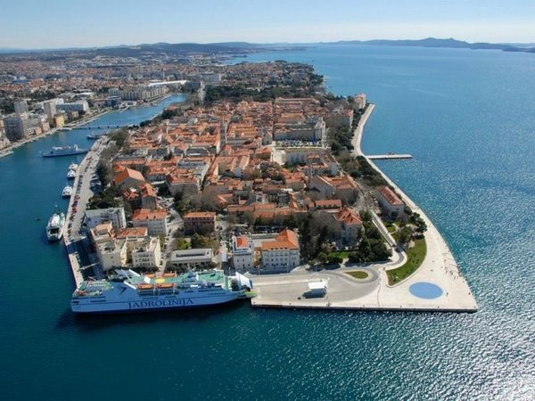 Four Winns 210 Horizon | Black Pearl