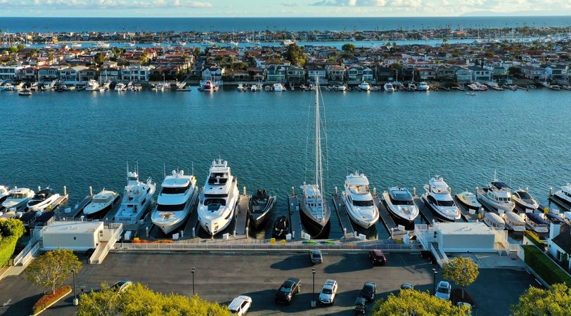 Van Dutch 40 | Captain Newport